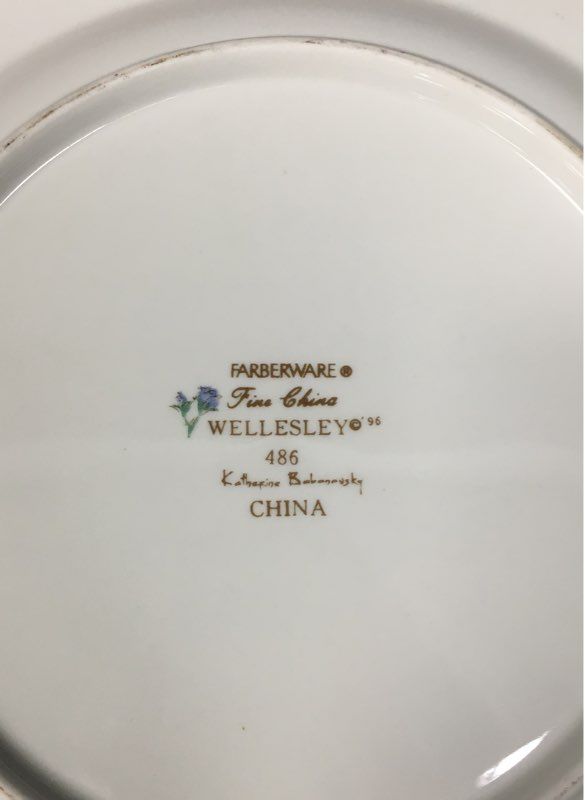 Lot of 5 Farberware Wellesley #486 Dinner Plates & 12" Serving Plate