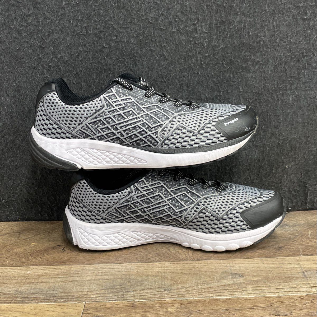 Propet One WAA102M Grey Black Knit Sneakers Women's Size 7.5 Narrow