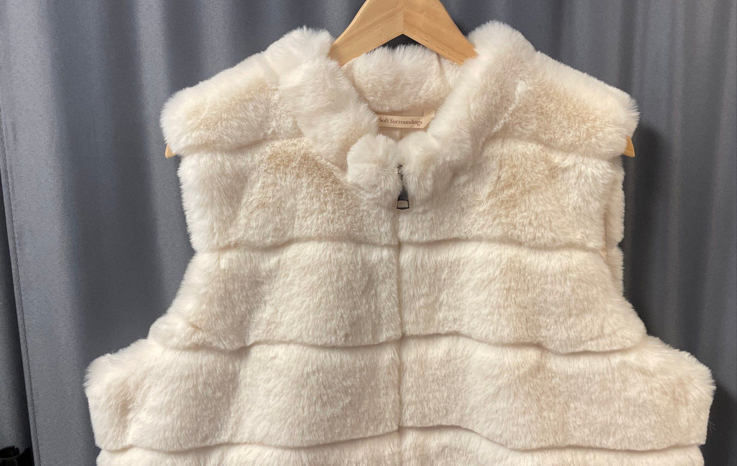 Soft Surroundings Women's White Tiered Faux Rabbit Fur Full Zip Vest Sz XL