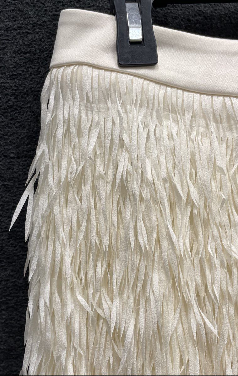 Express Women's White Fringe Textured Mini Skirt Size 4 NWT