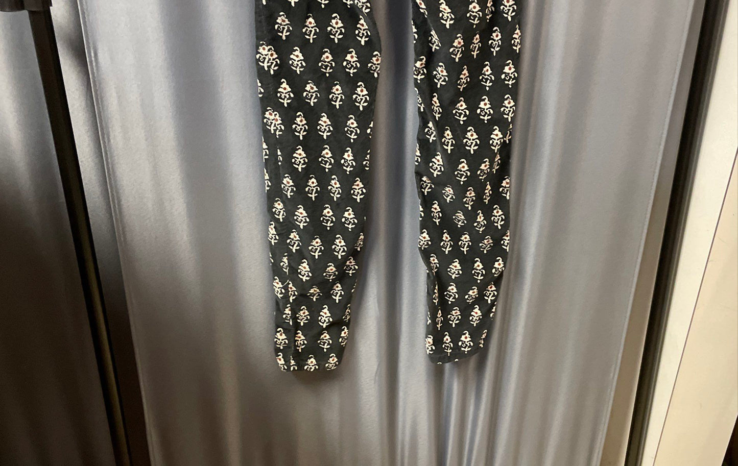 Free People Women's Black Block Print Floral Corduroy Skinny Pants Sz 26