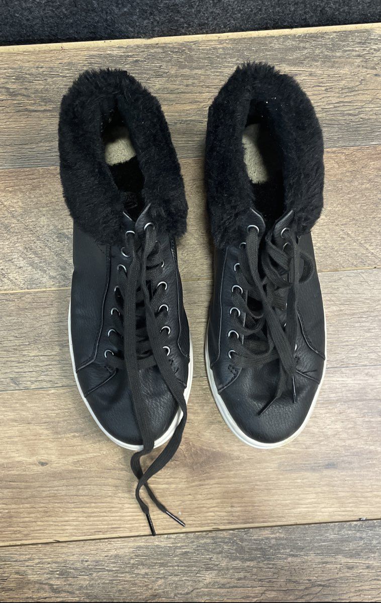 Koolaburra by UGG Advay Black Faux Fur Trim High Top Sneakers Women's Size 7