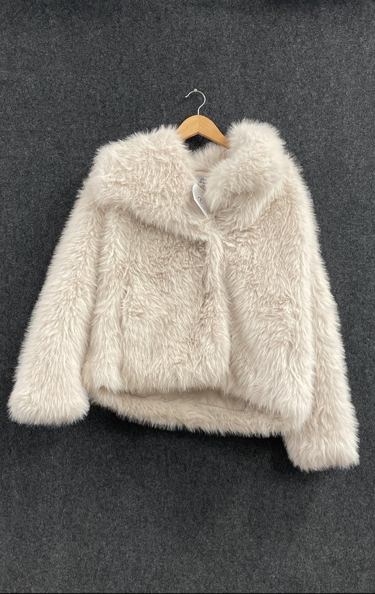Flygo Women's Cream Shaggy Faux Fur Cropped Fluffy Bolero Jacket NWT Size M