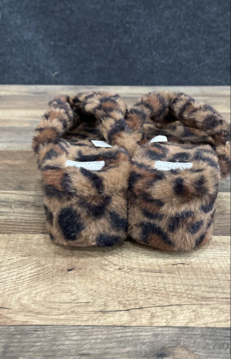 Crown & Ivy Tessa Leopard Print Fuzzy Faux Fur Platform Slides Size 7