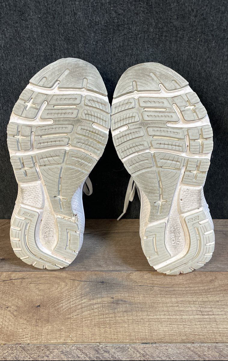 Brooks Adrenaline GTS 22 Gray White Running Shoes Size 8