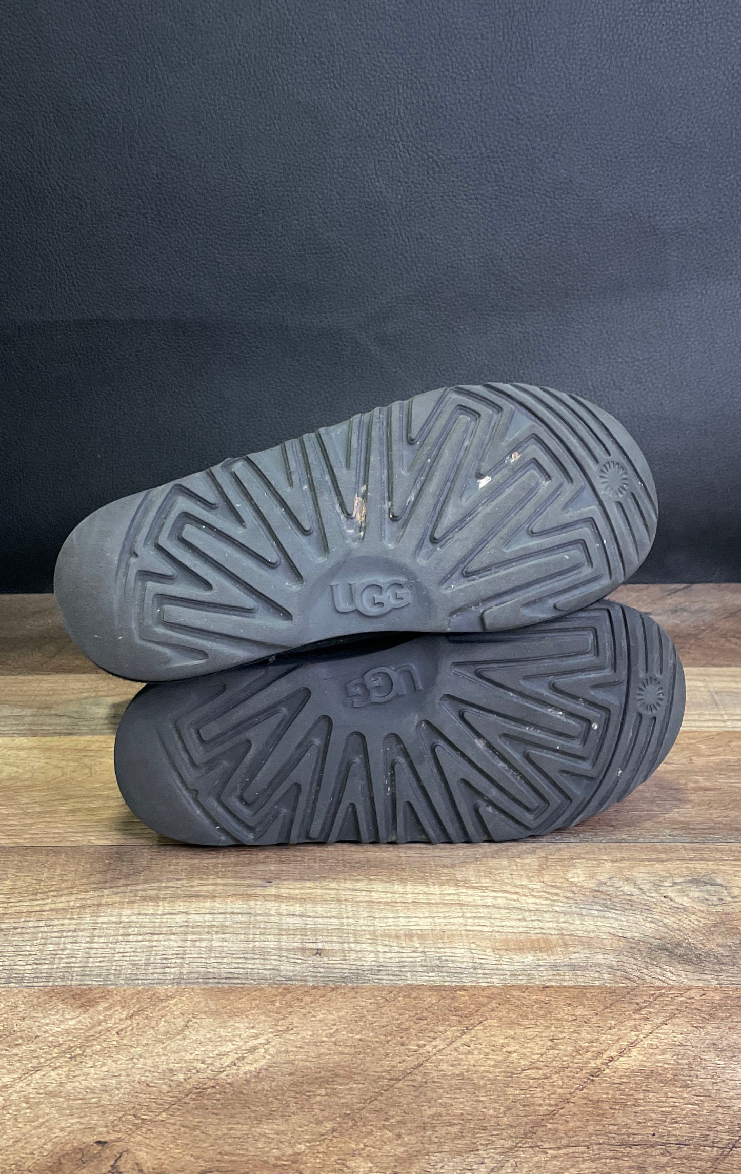 UGG Classic Short II Black Suede Shearling Lined Ankle Boots Women's Size 6