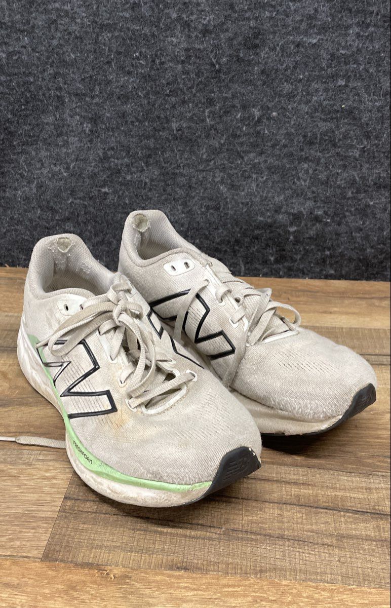 New Balance Fresh Foam 680v8 White Green Black Running Shoes Men's Size 8