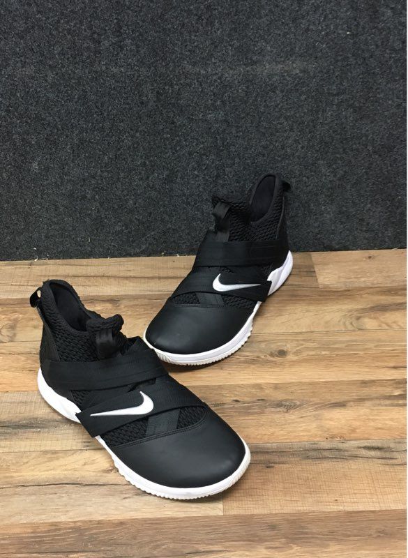 Nike LeBron Soldier 12 FlyEase Black White Basketball Shoes Men's Size 13