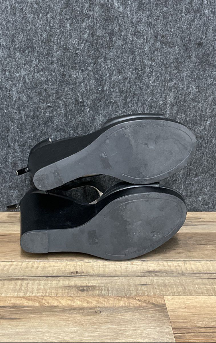 Kenneth Cole Hayley Black Leather T-Strap Platform Wedge Sandals Women's Size 9