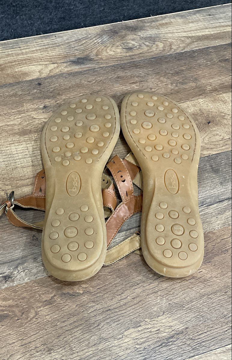 B.O.C. Born Concept Brown Cream T-Strap Thong Ankle Strap Sandals Size 11
