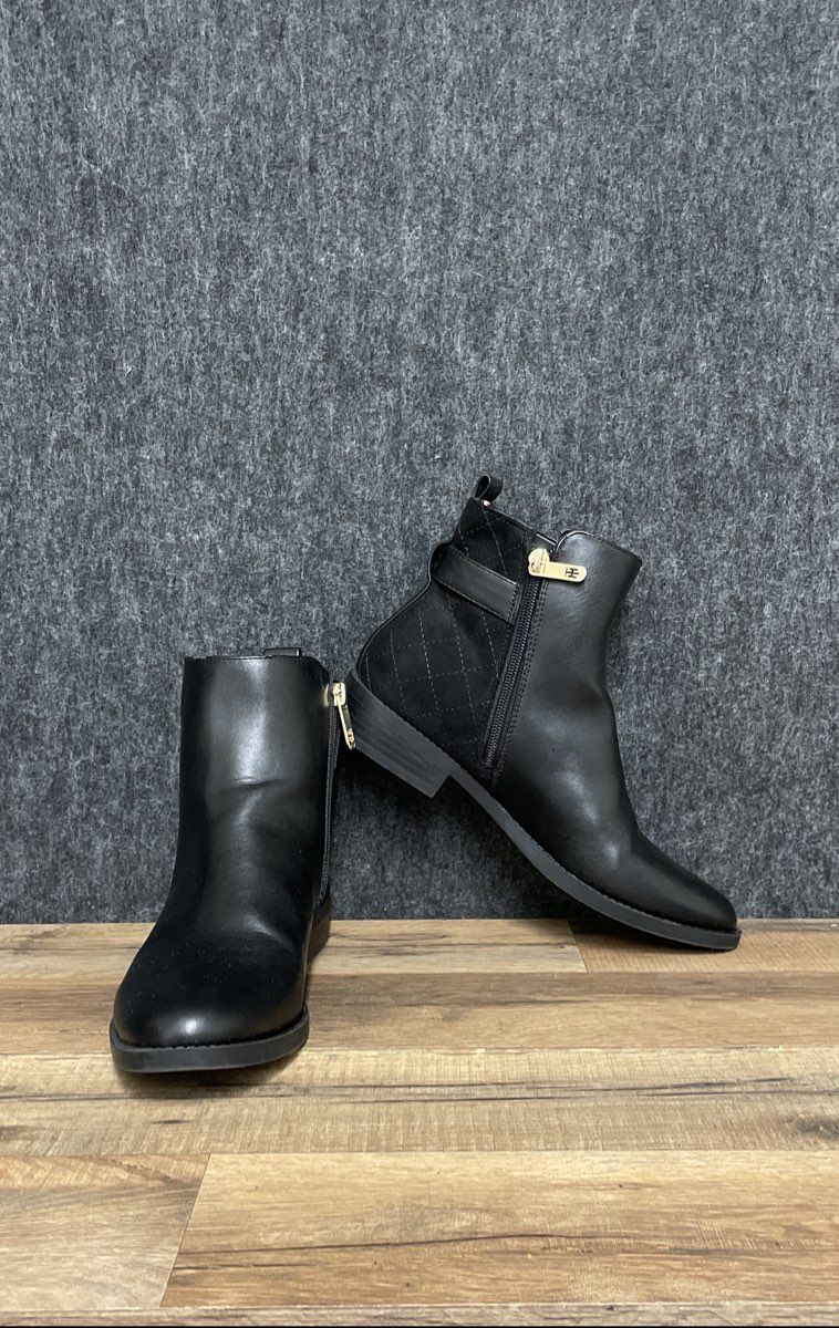 Tommy Hilfiger Imiera Black Quilted Faux Leather Ankle Boots Size 6.5