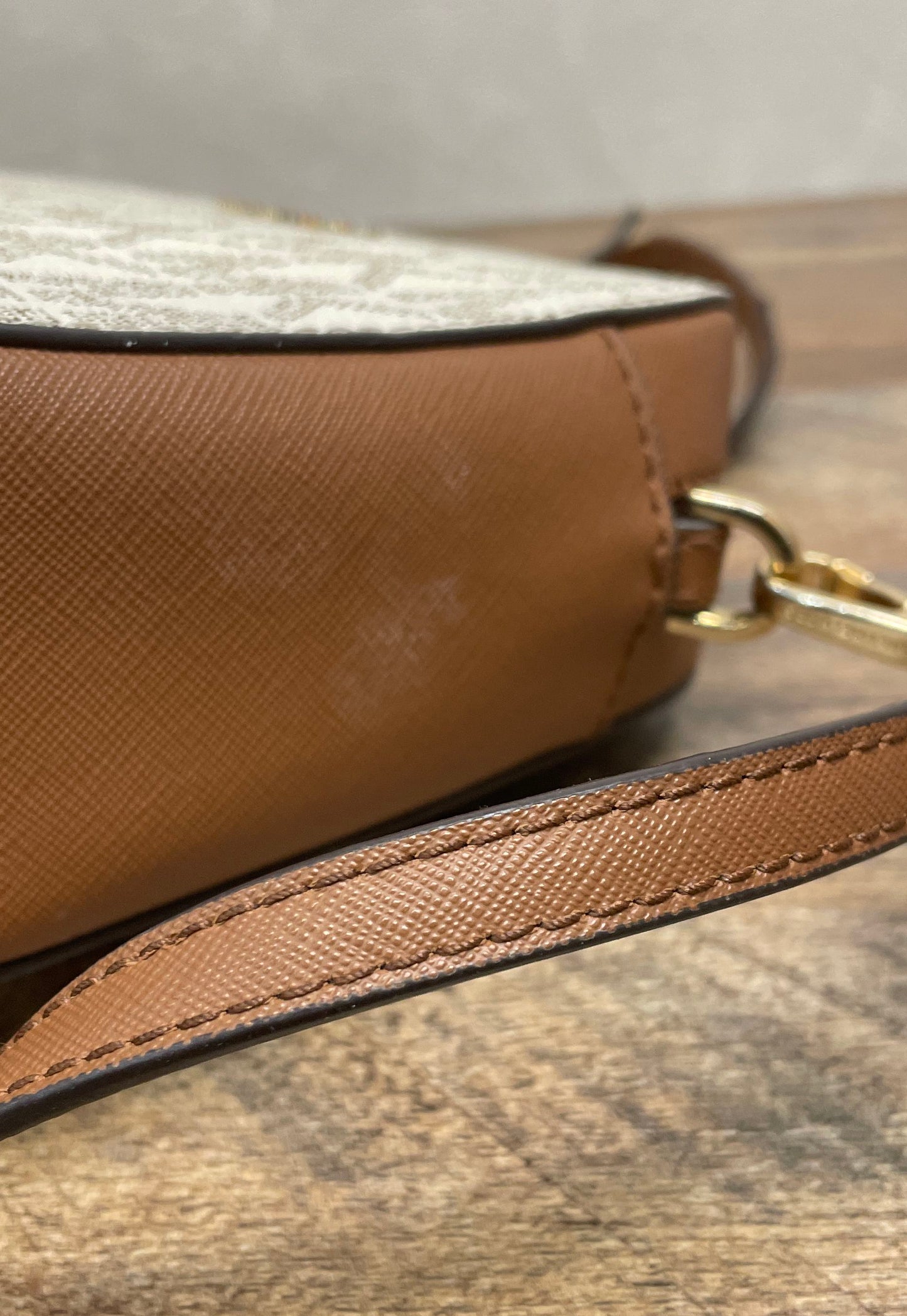 Michael Kors White Brown Logo Monogram Jet Set Crossbody Camera Bag Gold HW