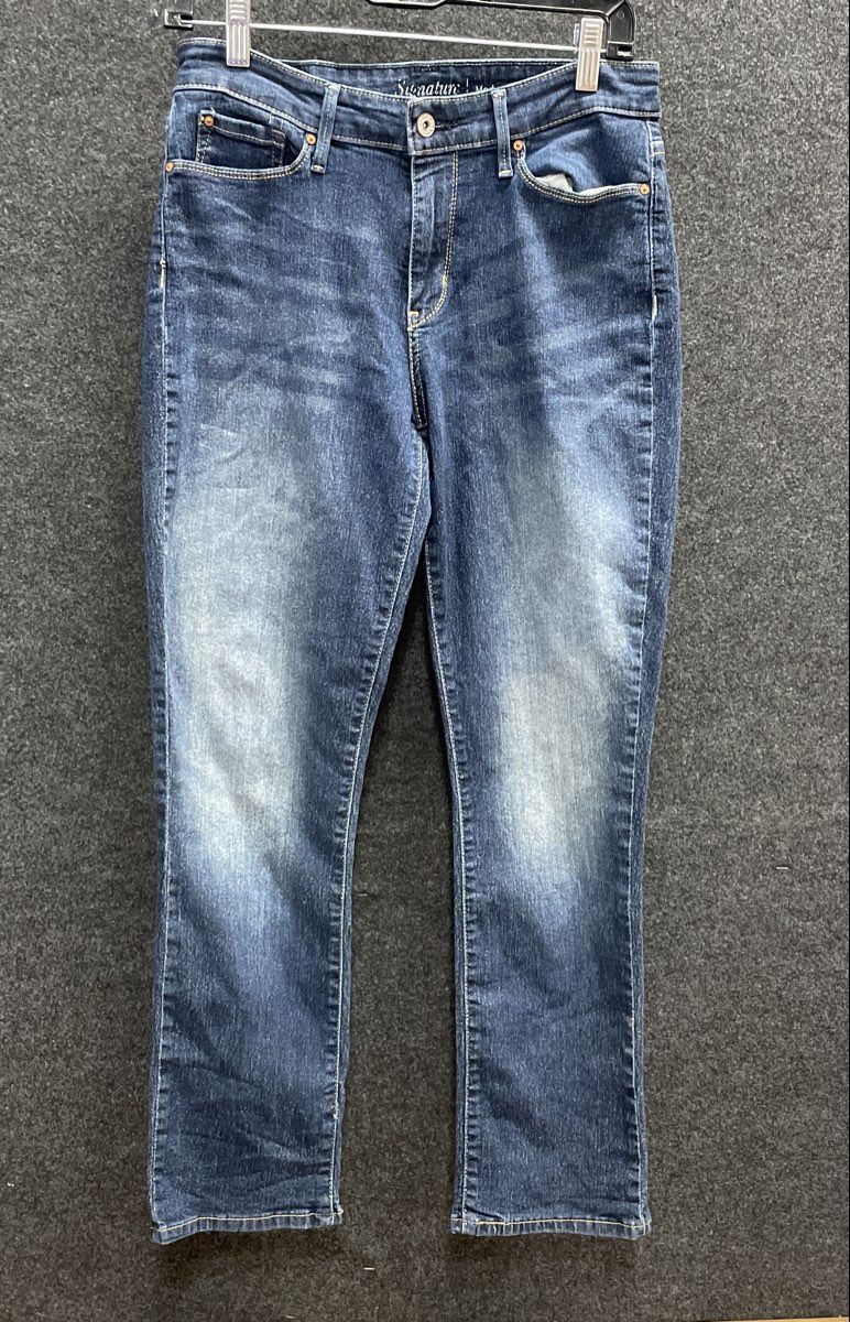 Signature by Levi Strauss Women's Blue Straight Leg Stretch Jeans 8M 29x32