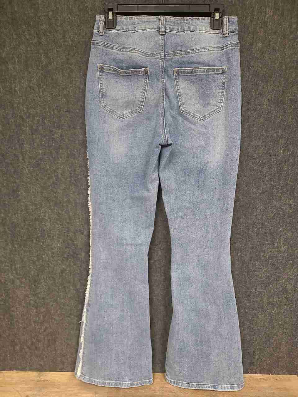 Copperflash Women's Light Wash High Rise Flare Jeans Frayed Seam Detail Sz 6