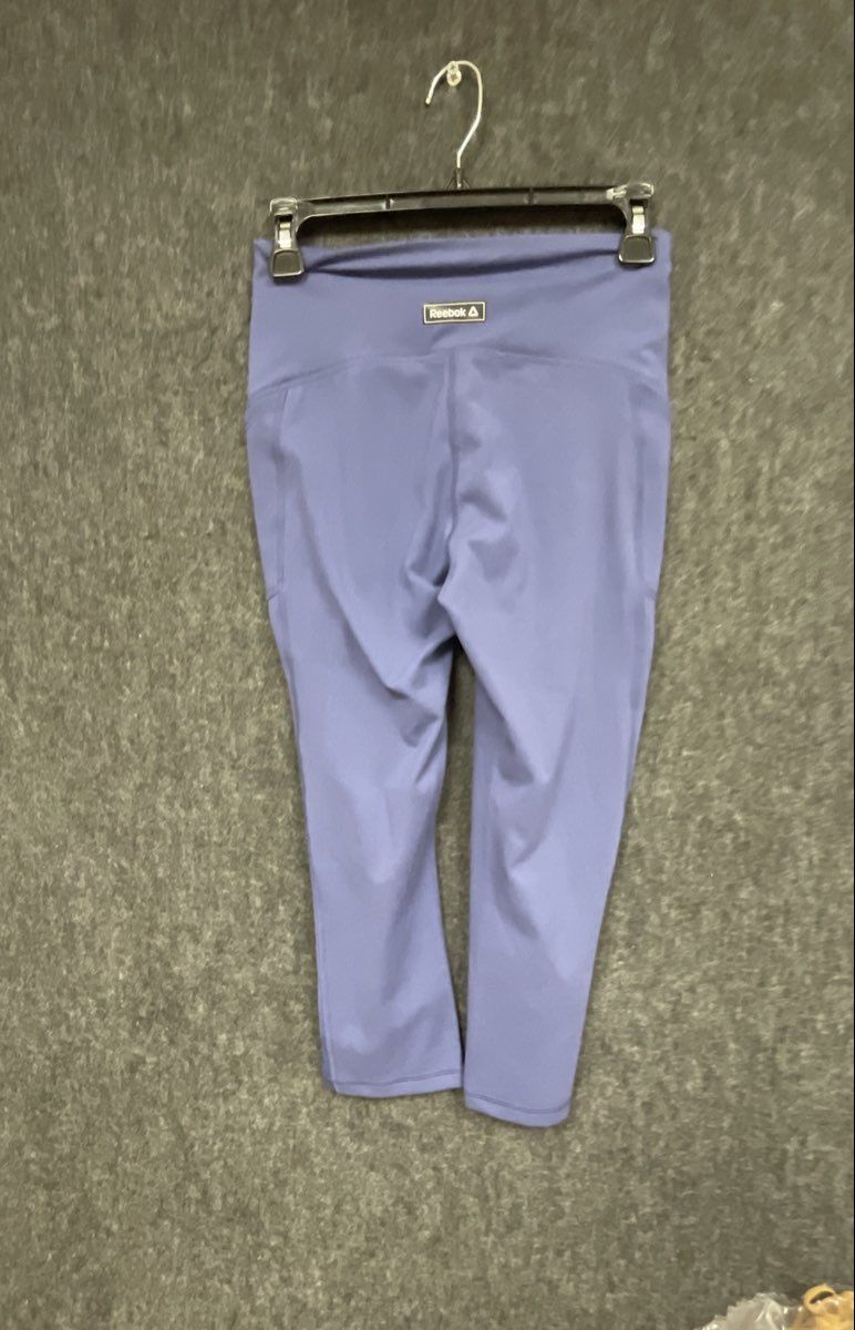 Reebok Women's High Waisted Cropped Leggings Lavender Side Pockets Sz XS