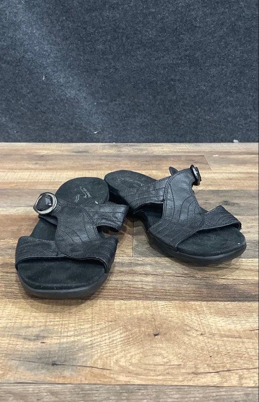 Easy Street Comfort Wave Black Buckle Slide Sandals Women's Size 8.5 M