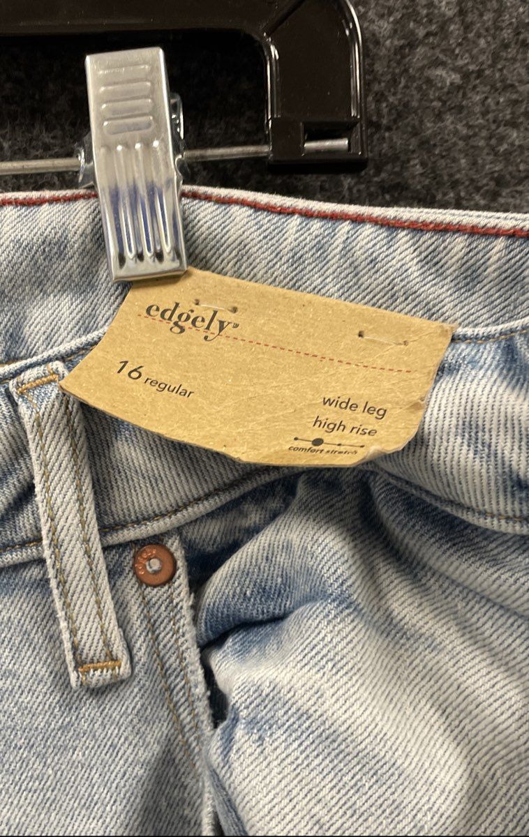 Edgely by Maurices Women's Light Wash Wide Leg High Rise Distressed Jeans NWT 16
