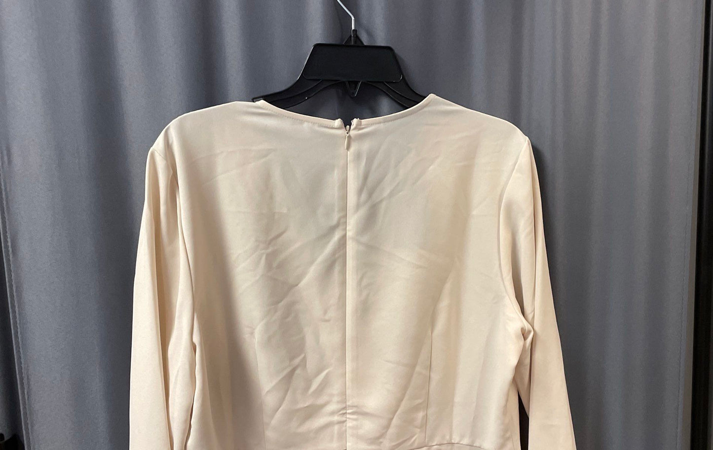 Alfani Women's Ivory Emerald Safari Asymmetric Hem V-Neck Top Sz L NWT