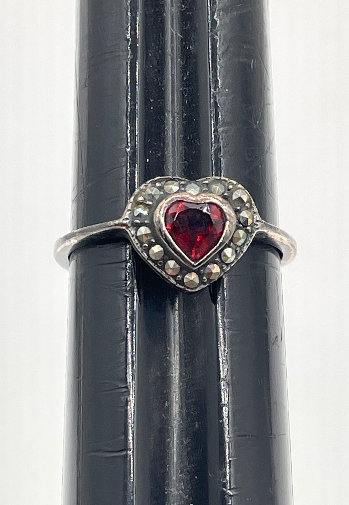 925 Sterling Silver Red Garnet Marcasite Accent Heart Ring 2.1g
