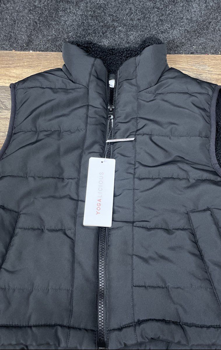 Yogalicious Women's Black Woven Keepin' Cozy Puffer Vest Sherpa Lined NWT Sz L