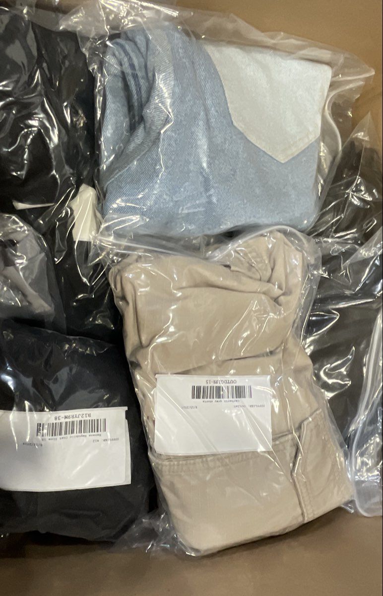 Nike Carhartt Banana Republic Clothing Bulk Reseller Lot Men Women Mixed 20.5 Lb