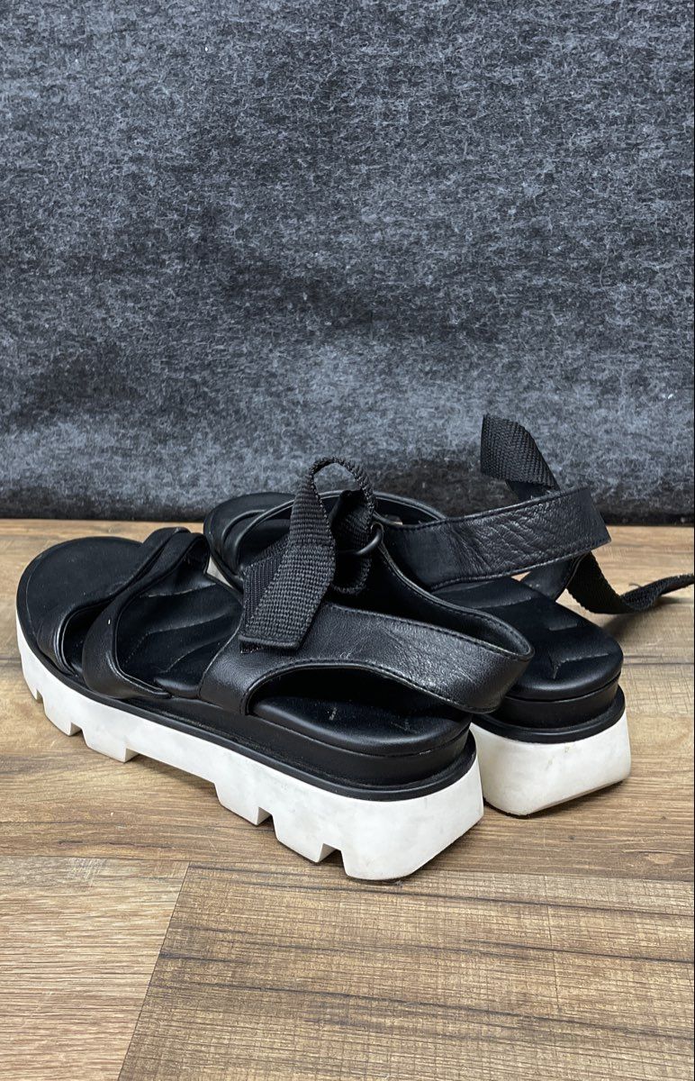 Franco Sarto Urla Black White Leather Platform Lug Sole Sport Sandals Size 8