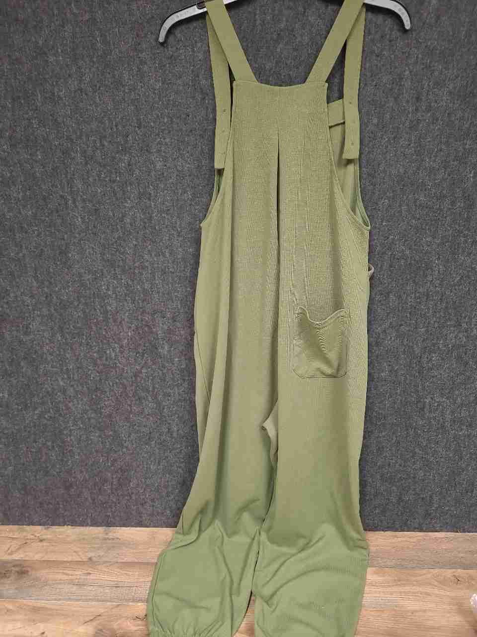 Halara Women's Olive Green Waffle Knit Textured Overalls Jogger Jumpsuit Sz M