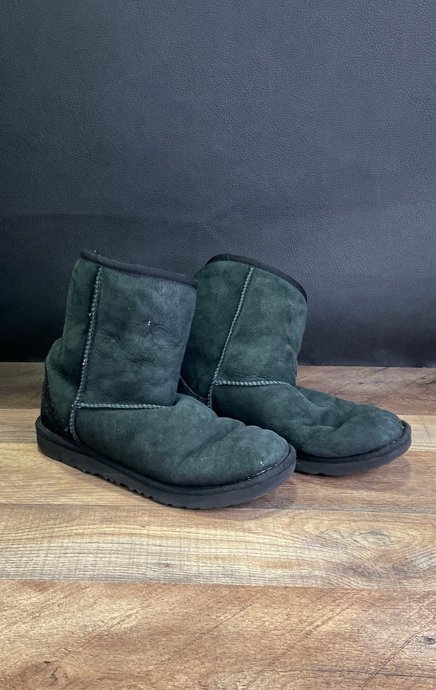 UGG Classic Short II Black Suede Shearling Lined Ankle Boots Women's Size 6