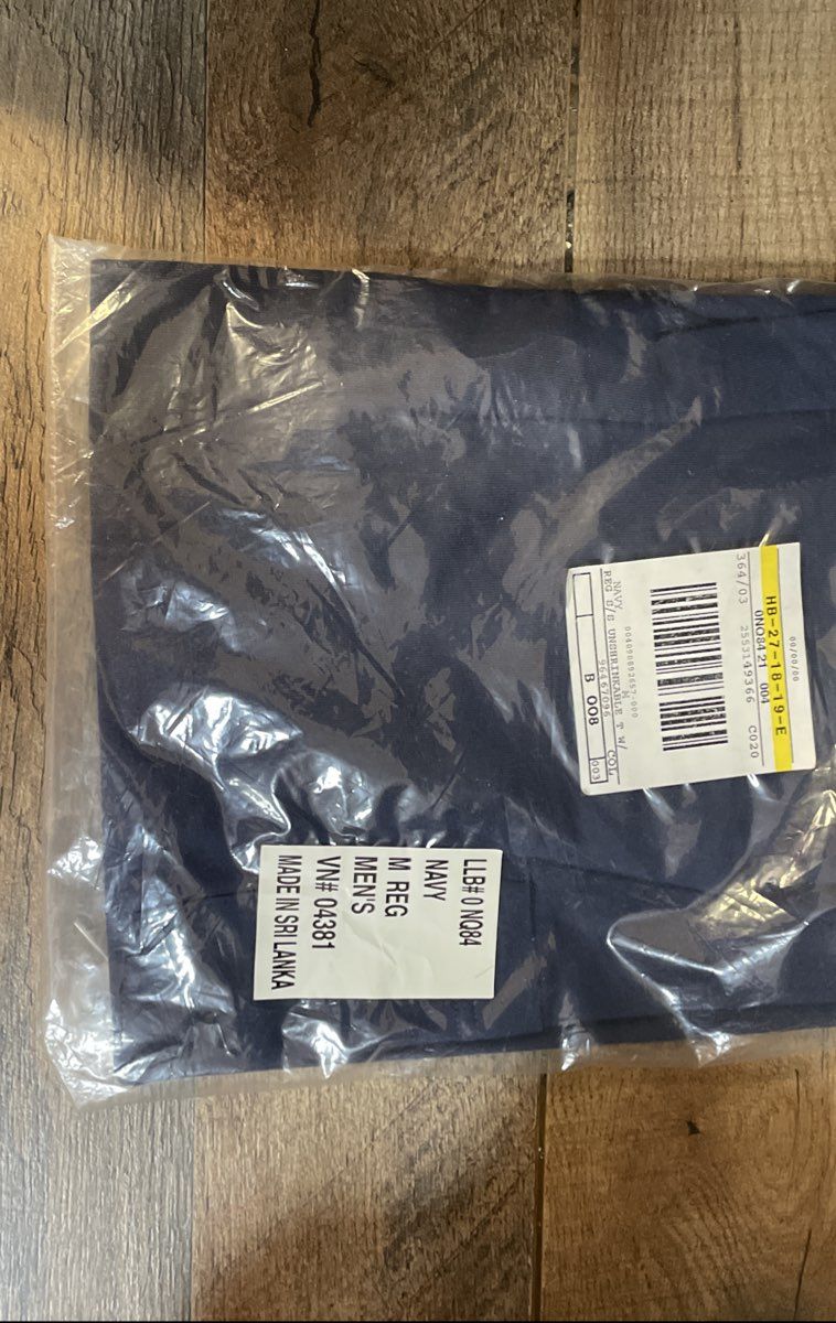 L.L. Bean Men's Carefree Unshrinkable T-Shirt Navy Blue Pocket New Sz M