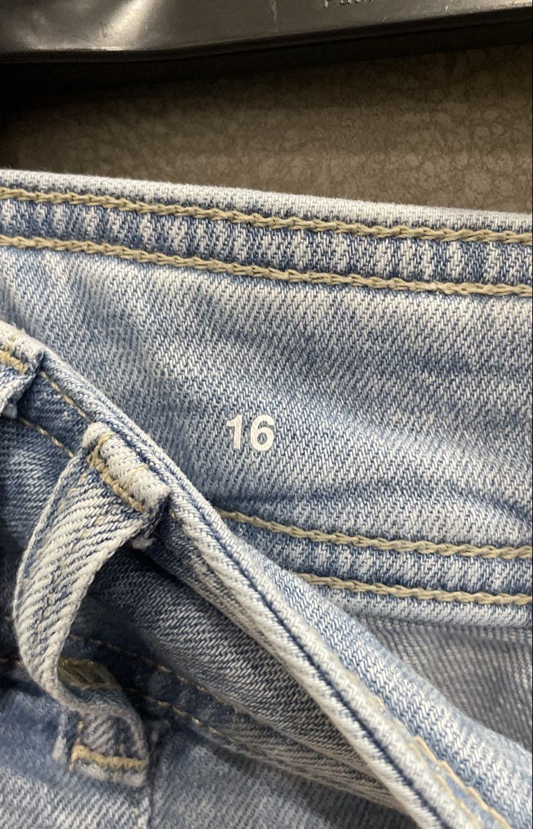 Sonoma Women's Light Wash Blue Pleated Front High Rise Tapered Jeans Sz 16
