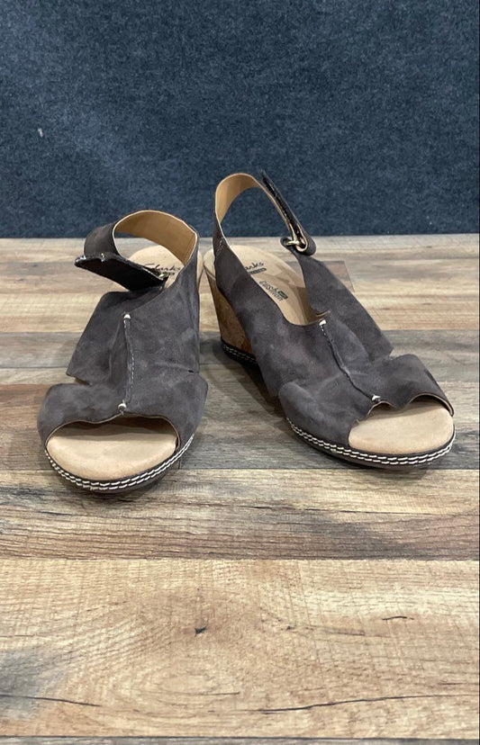 Clarks Annadel Eirwyn Dark Grey Suede Cork Wedge Sandals Women's Size 10