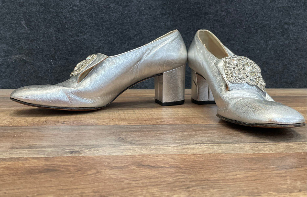 Vintage 70s Woodward & Lothrop Silver Rhinestone Buckle Heels Size 9.5