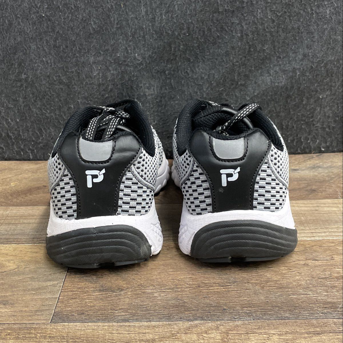 Propet One WAA102M Grey Black Knit Sneakers Women's Size 7.5 Narrow