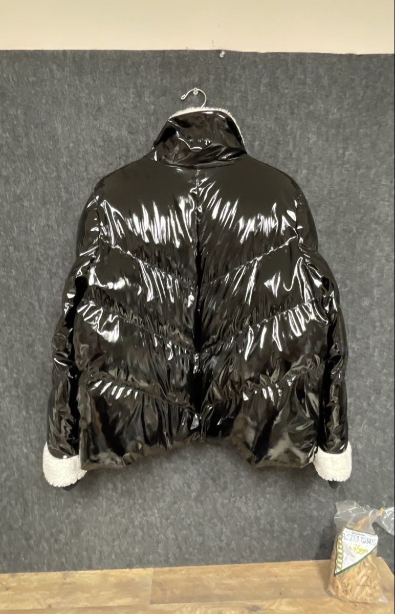 G.I.L.I. Women's Black Glossy Chevron Puffer Jacket Sherpa Lined Sz L