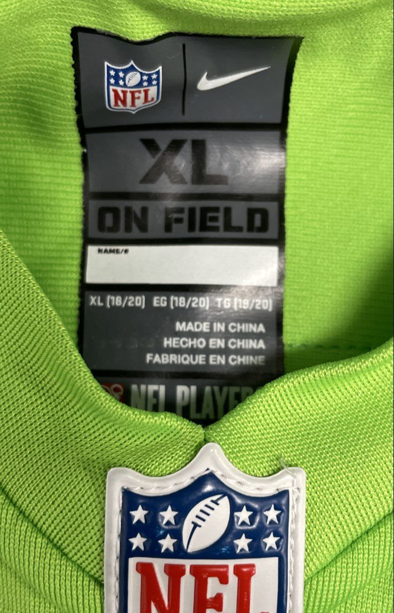 Nike Youth Seattle Seahawks Russell Wilson #3 Action Green Jersey Size XL