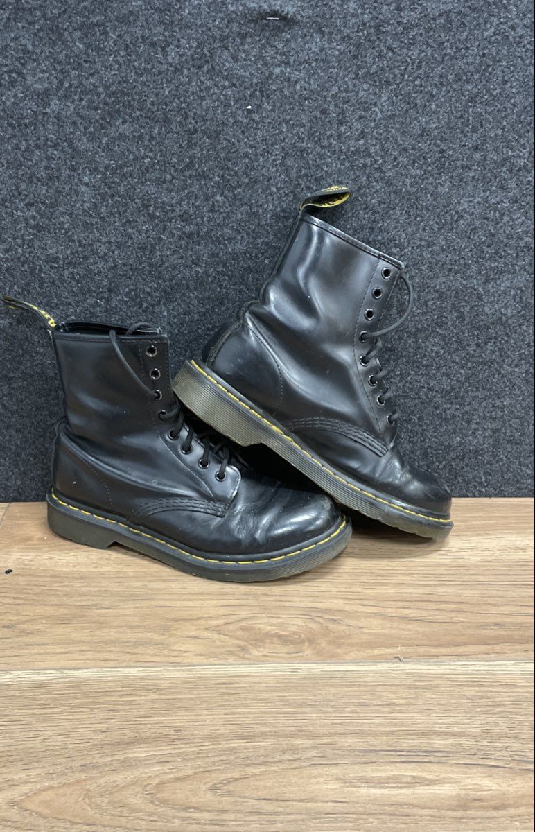 Dr. Martens 1460 Black Smooth Leather 8-Eye Lace Up Boots Women's Size 8