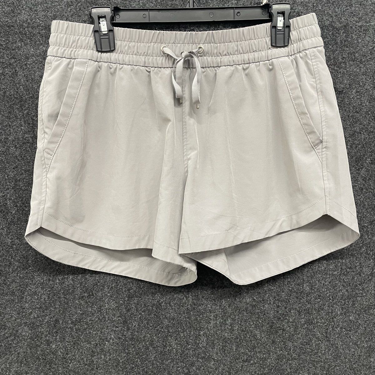 Eddie Bauer Women's Gray Elastic Drawstring Waist Athletic Travel Shorts Sz M