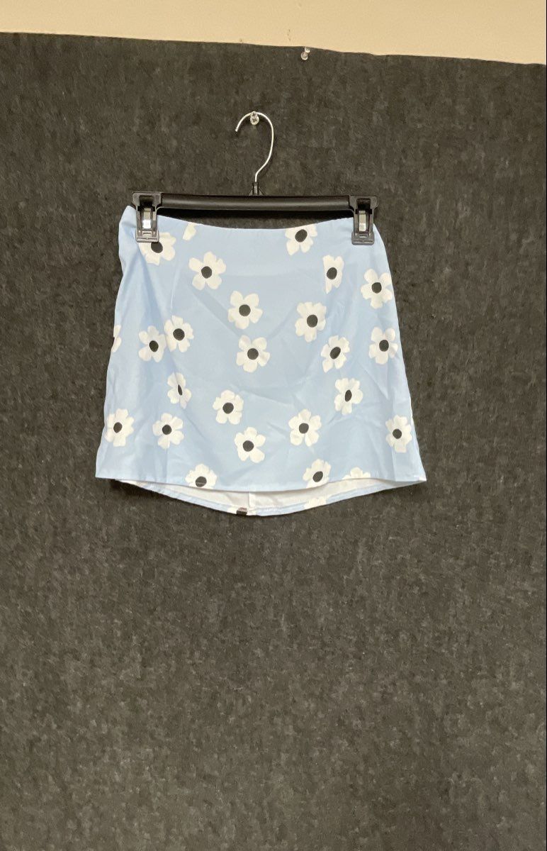 Princess Polly Women's Light Blue Daisy Floral Mini Skirt Sz 2