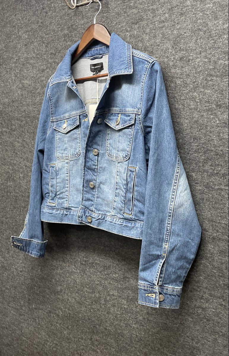 Free Assembly Girls Blue Denim Trucker Jacket Medium Wash NWT Size L 12-14