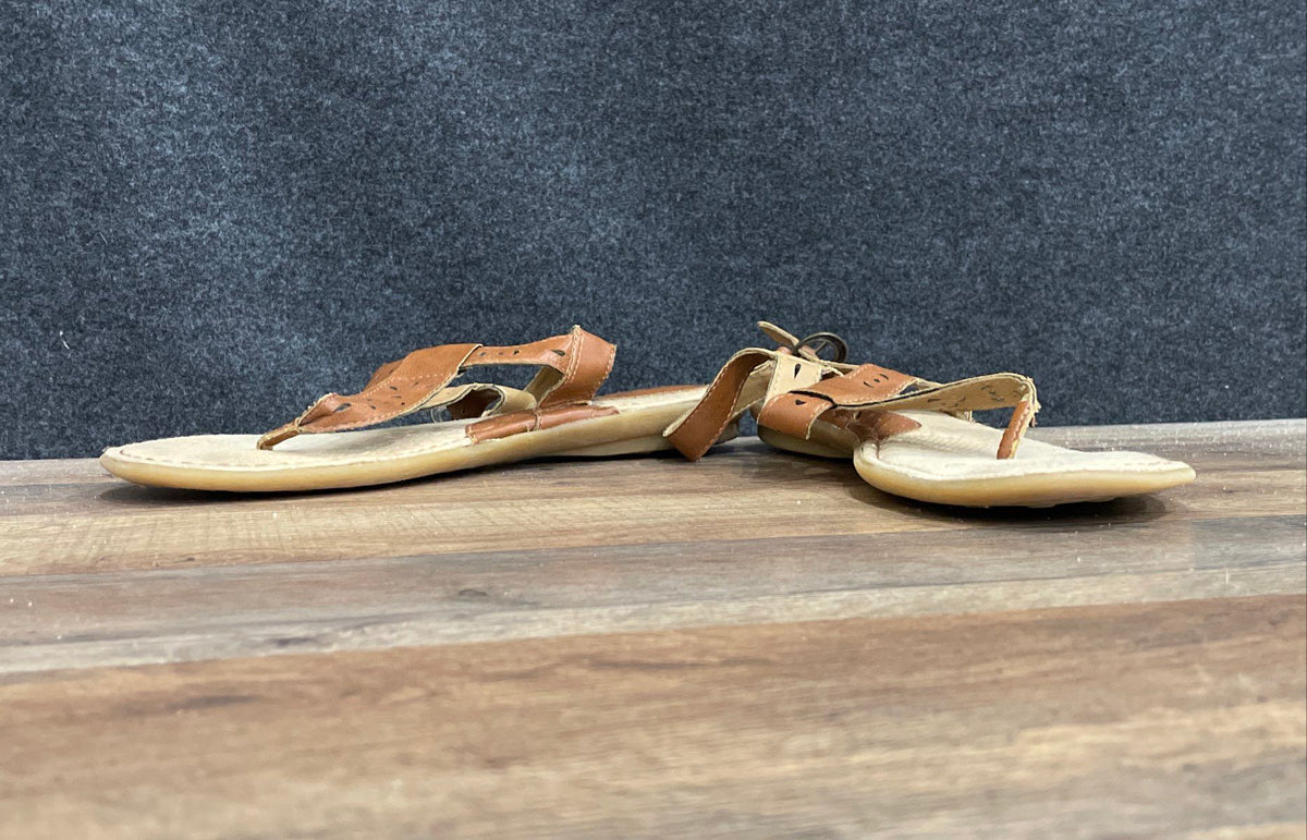 B.O.C. Born Concept Brown Cream T-Strap Thong Ankle Strap Sandals Size 11