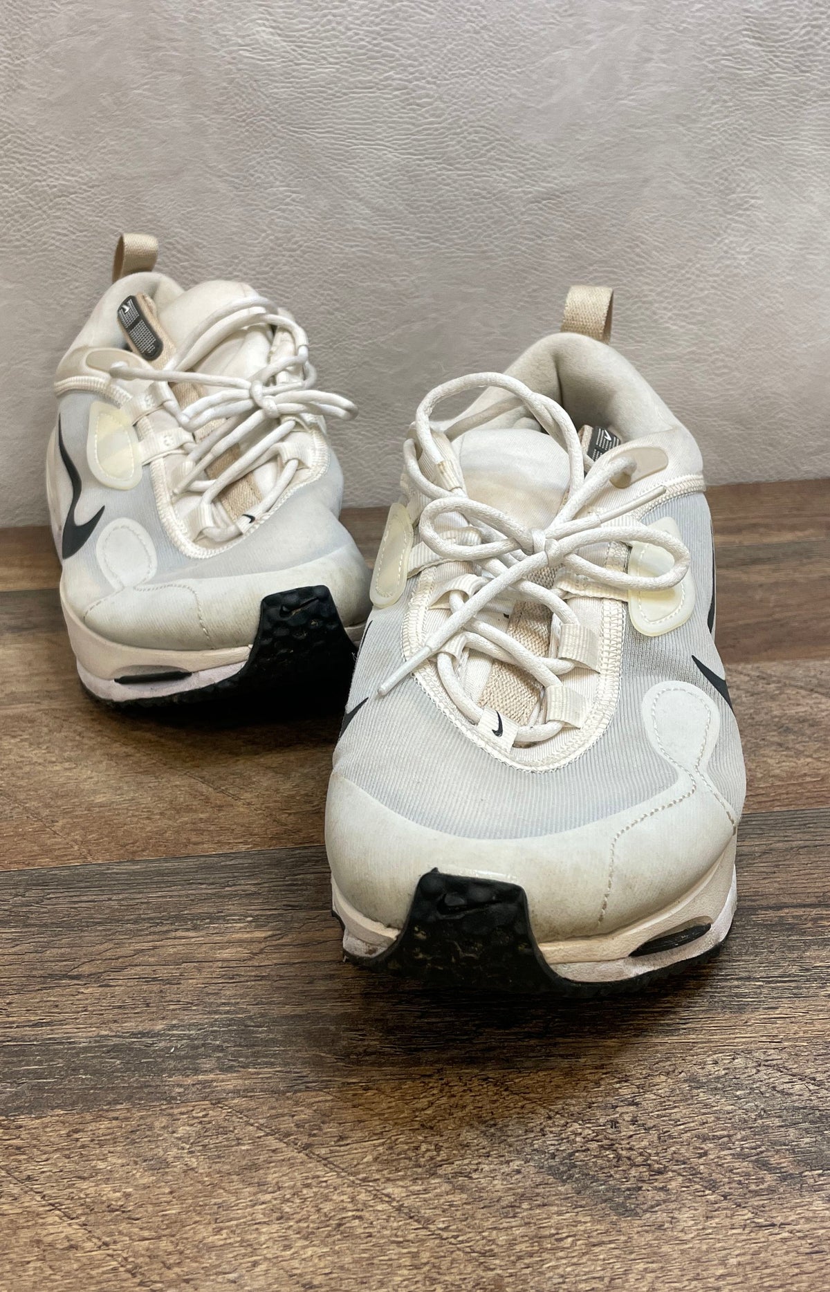 Nike Atsuma Trail White Gold Light Bone Women's Running Shoes Size 10.5