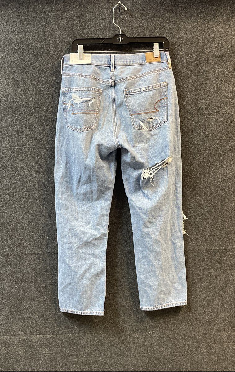 American Eagle Women's 90s Boyfriend Jeans Light Wash Distressed Sz 8 NWT