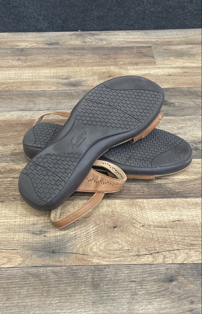 Trotters Razzi Brown Leather Perforated Slingback Sandals Women's Size 10.5W