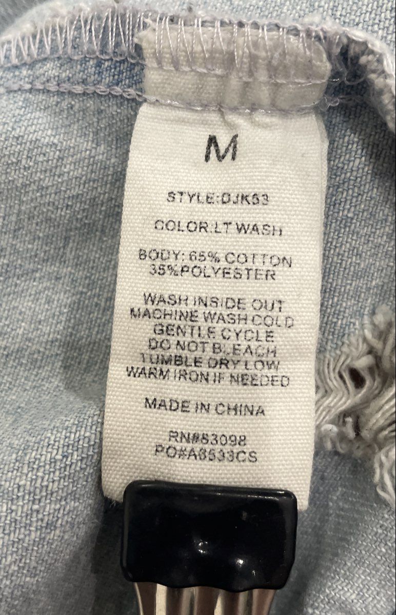 Ci Sono Women's Light Wash Distressed Ripped Denim Jean Jacket Sz M