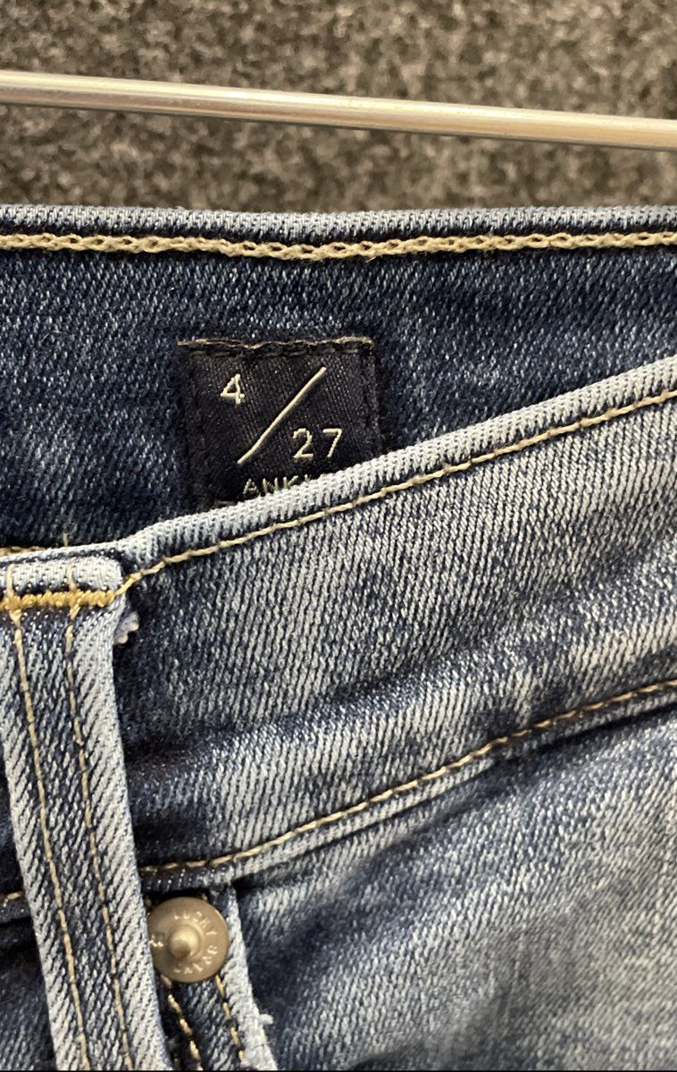 Lucky Brand Women's Blue Ankle Jeans Medium Wash Distressed Pockets Size 4/27