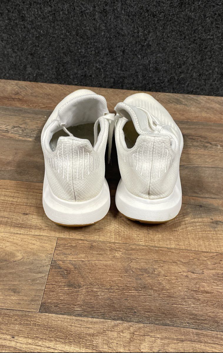 Adidas Swift Run White Gum Running Sneakers Men's Size 10.5 F35266