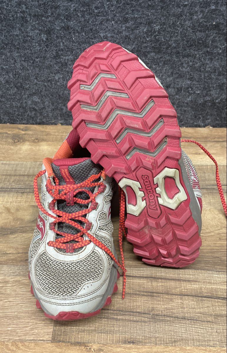 Saucony Excursion TR11 Grey Red Women's Trail Running Shoes Size 8