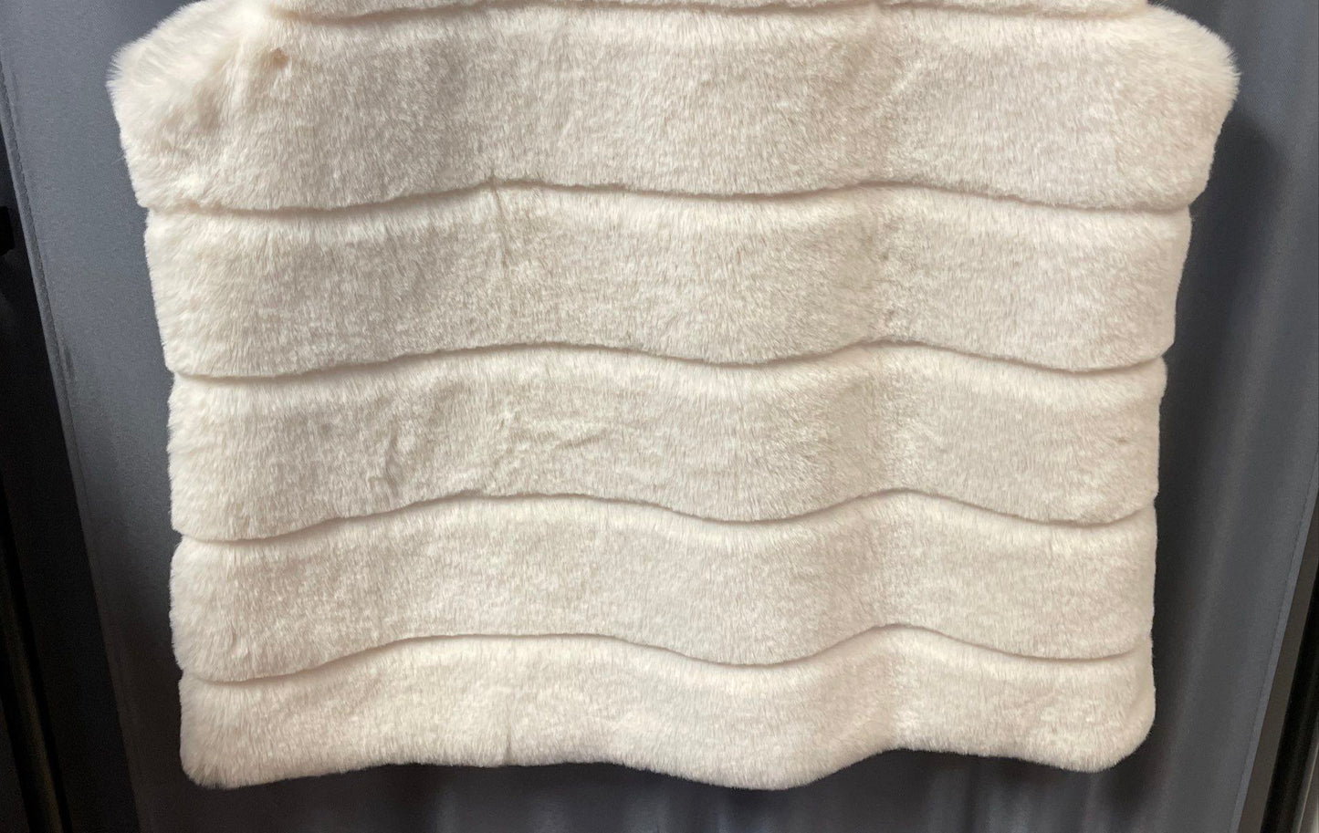 Soft Surroundings Women's White Tiered Faux Rabbit Fur Full Zip Vest Sz XL