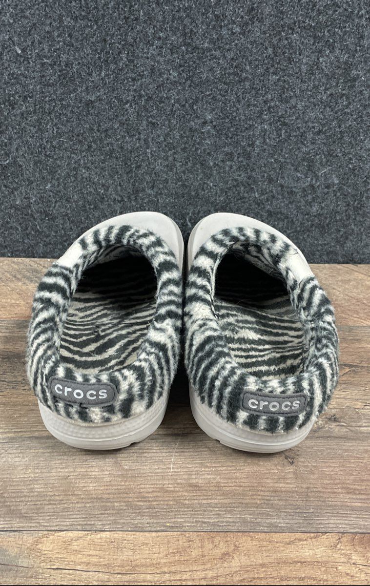 Crocs Mammoth Grey Zebra Print Fleece Lined Clogs Women's Size 8 Men's Size 6