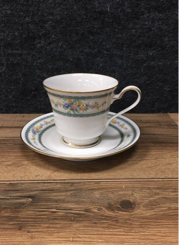 Lot of 5 Noritake Amenity 7228 Footed Cups & Saucers